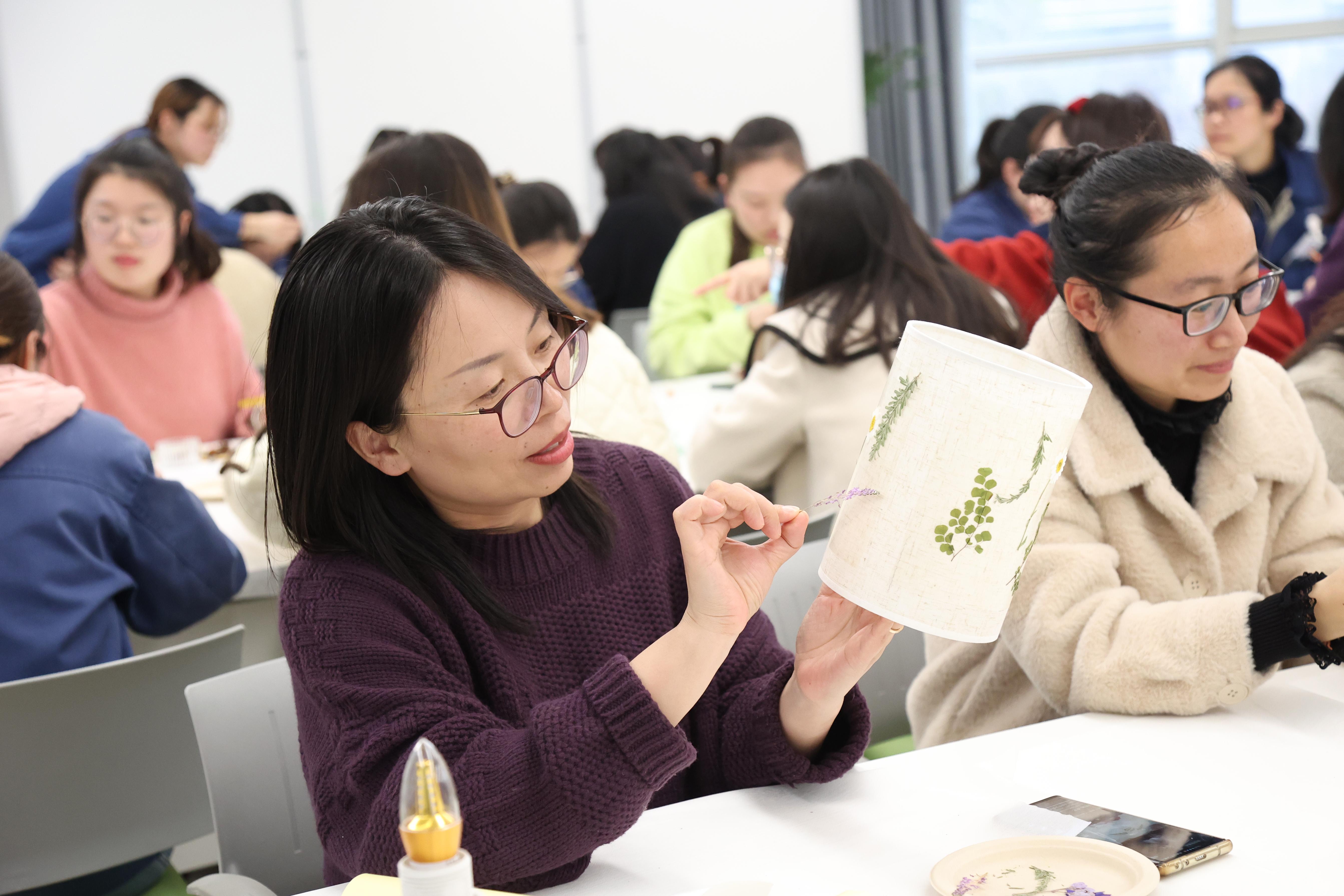 以春为名，海星女神，共赴花事，三·八妇女节快乐！